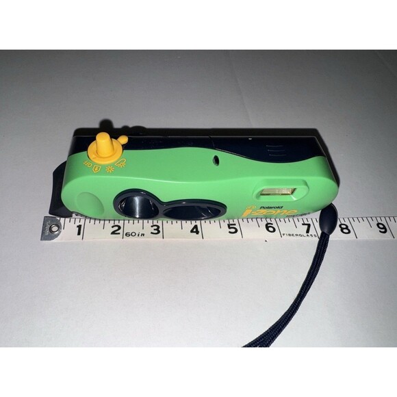 Polaroid i-Zone Green Instant Film Pocket Camera & Wrist Strap Vintage 2000 - Picture 9 of 10